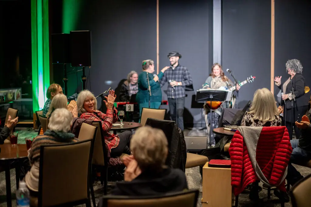 singing-performing-open-mic-night