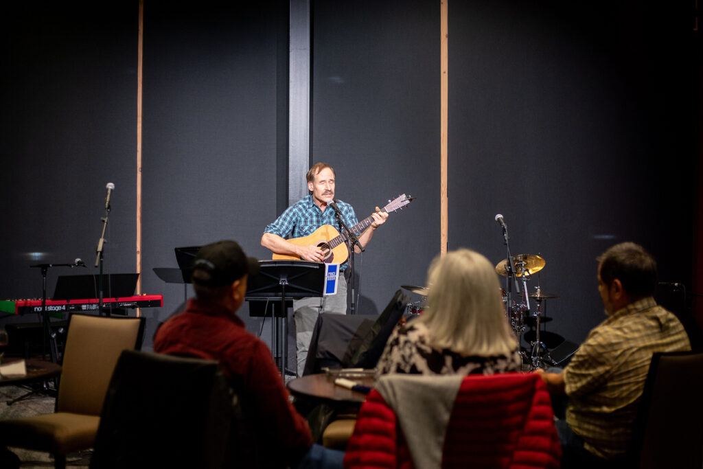 guitar-port-angeles-open-mic-night